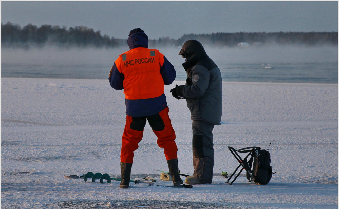C начала зимы ленинградские спасатели девять раз снимали со льда рыбаков