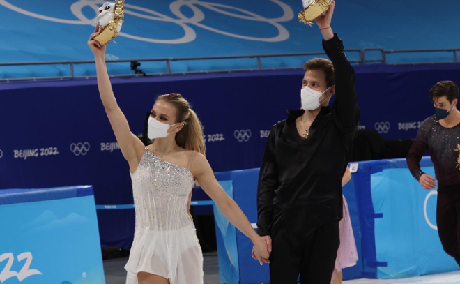 Российские фигуристы Синицина и Кацалапов завоевали серебро в танцах на льду в Пекине