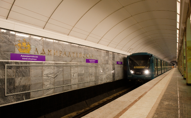 Устройства для обеззараживания поручней эскалаторов появятся еще на 10 станциях петербургской подземки