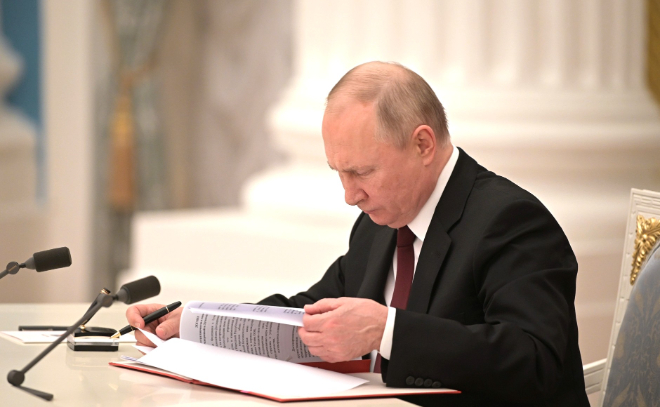 Владимир Путин подписал указы о признании Донецкой и Луганской народных республик