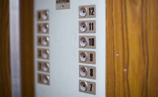 В 2022 году Ленобласти заменят 60 старых лифтов
