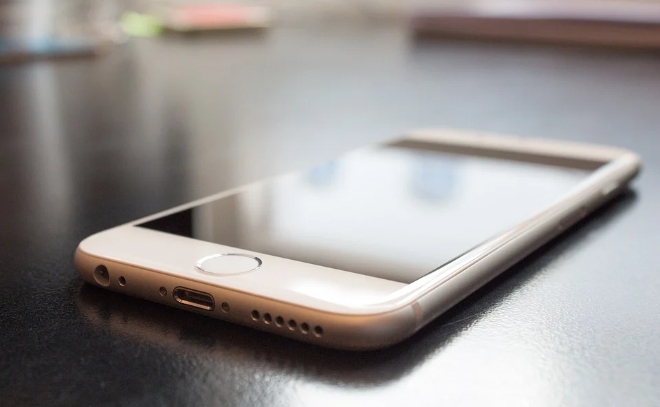 Эксперт: Apple способна выключить любой свой телефон