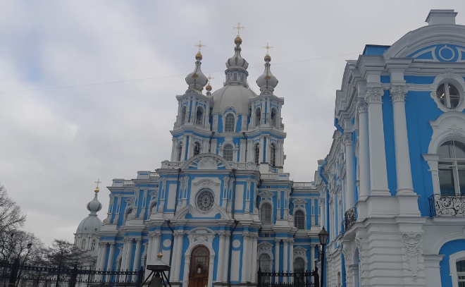 Журналистам показали, как проходит реставрация Воскресенского Смольного собора