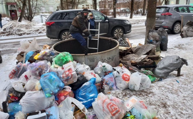 В Кировске вандалы подожгли заглубленный модуль для сбора мусора