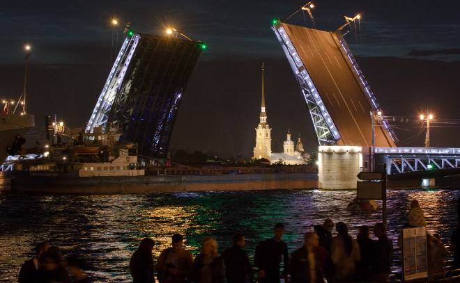 В Петербурге с 9 марта начнут разводить мосты