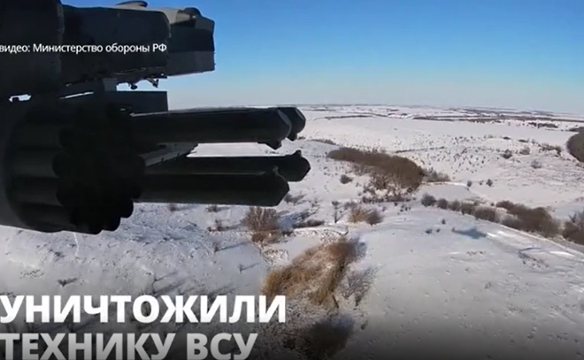 Минобороны России опубликовало кадры работы экипажей
современных боевых вертолетов Ми-28н и Ка-52