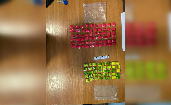 В Колпино у парня нашли 100 пакетиков с наркотиками