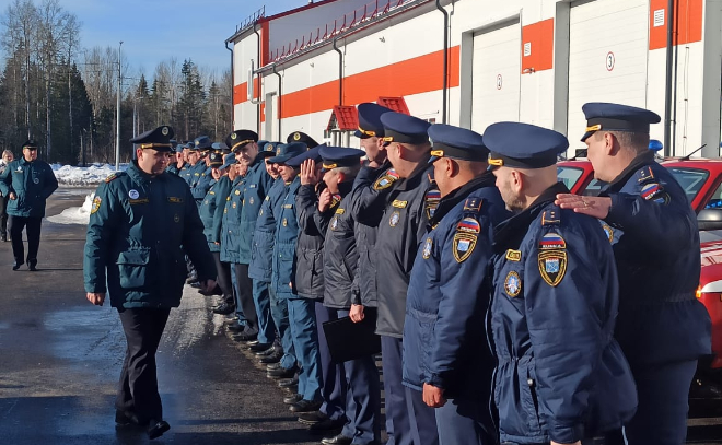 В Тосно пожарные и спасатели Ленобласти приняли участие в занятиях по служебной подготовке