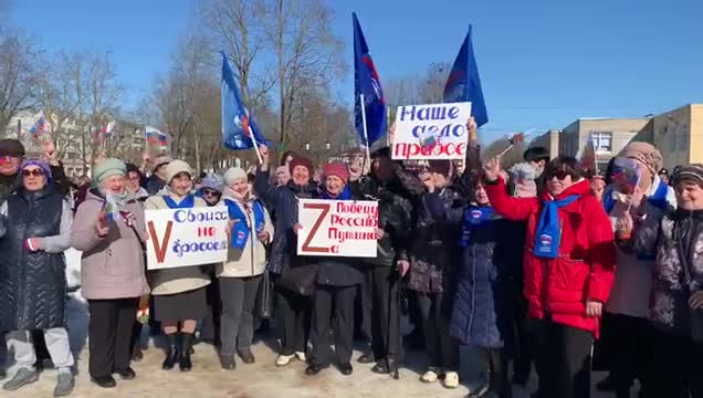 В Волосово проходит праздничный митинг в честь годовщины воссоединения Крыма и Севастополя с Россией