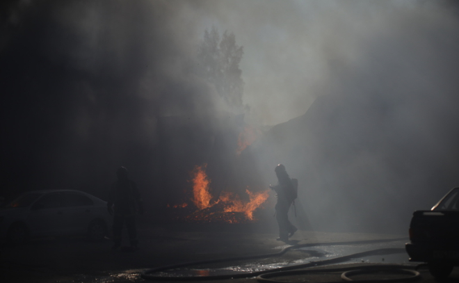 Пожарные целый час боролись с огнем в садоводстве "Защита" в Токсово