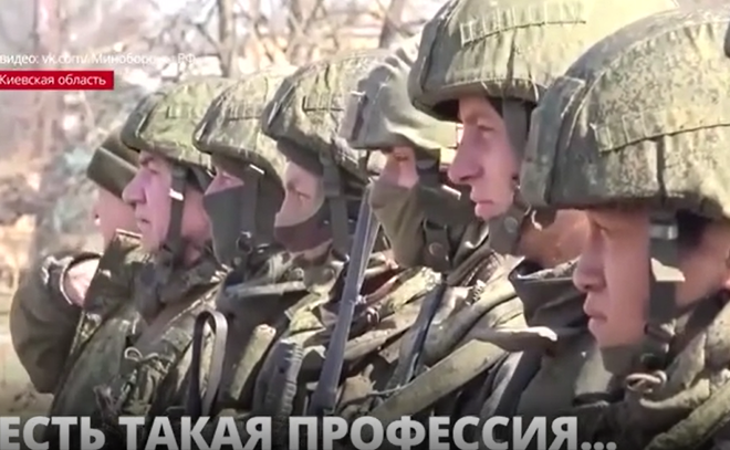 Командующий восточного военного округа вручил награды
отличившимся участникам спецоперации на Украине