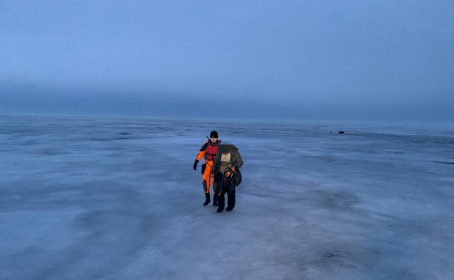 На Ладоге спасли от обморожения провалившегося под лед рыбака