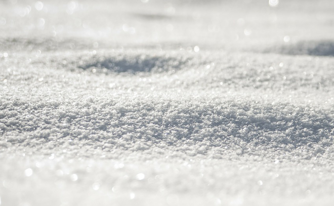 В Выборгском районе на пенсионерку упал снег - женщина получила тяжелые травмы