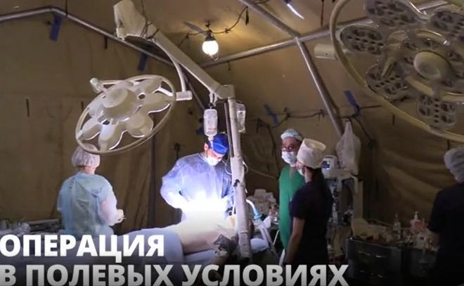 Врачи проводят экстренные операции в полевом госпитале на Украине