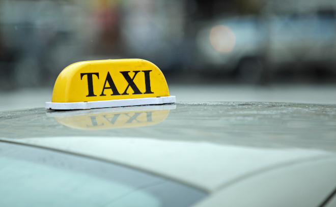 Разрешения на работу такси в Ленинградской области продлены на год