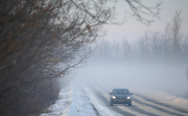 Спасатели предупредили жителей Ленобласти о плохой видимости на дорогах из-за тумана утром в пятницу