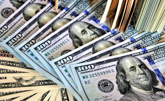 Центробанк разрешил россиянам переводить за рубеж до $10 тысяч в месяц