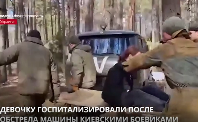 Киевские боевики обстреляли машину с мирными жителями