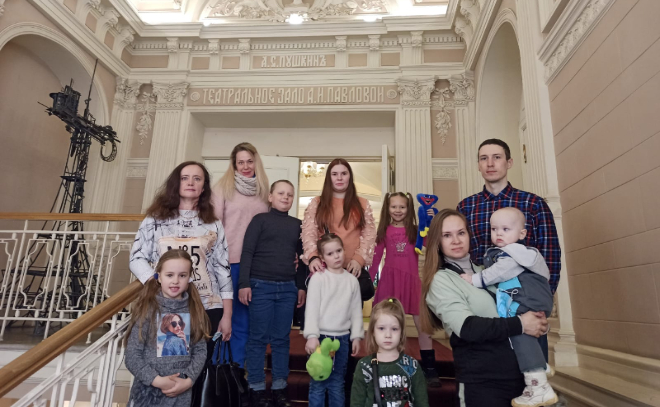 Ленинградская область и Санкт-Петербург организовали для эвакуированных детей из Донбасса культурную программу