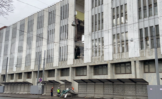 Обрушилась часть здания бывшего Невского завода в Петербурге