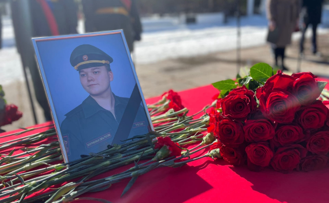В Луге прошла церемония прощания с погибшим в спецоперации на Украине Никитой Авровым