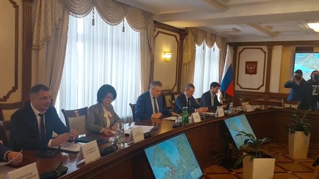 Губернатор Ленобласти обсудил с лидерами фракций ЗакСа экономическую обстановку в регионе