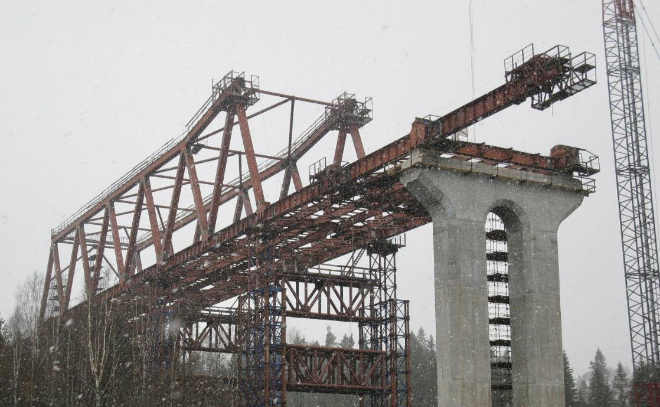 Мост-гигант в Подпорожье встанет над рекой в июле