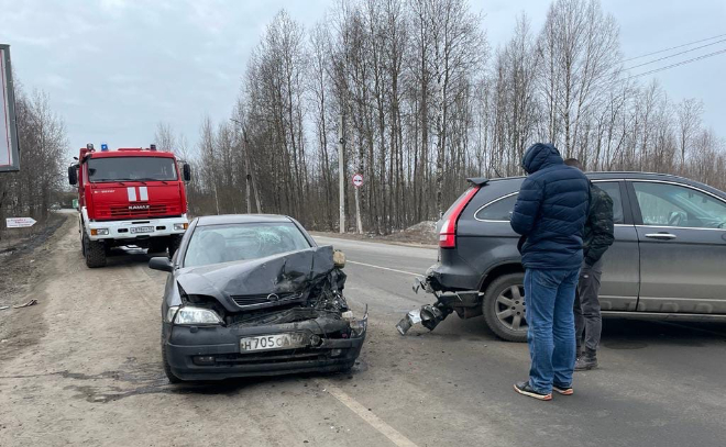 При столкновении двух автомобилей в деревне Касимово пострадали два человека