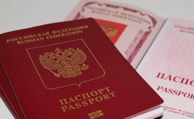Около 150 эвакуированных в Ленинградскую область мариупольцев решили оформить российское гражданство