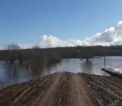 В Бокситогорском районе затопило подъезд к деревне Славково