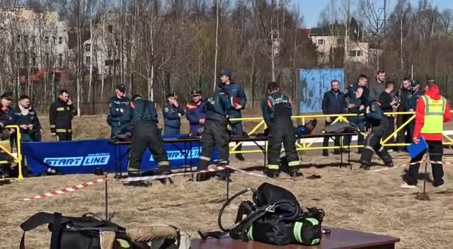 Российские и белорусские пожарные борются на профессиональных соревнованиях в Мурино