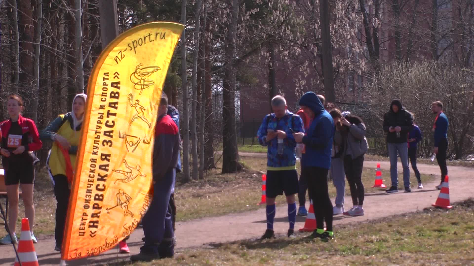 В Кировском районе прошел 45-й легкоатлетический забег в преддверии празднования Дня пожарной охраны