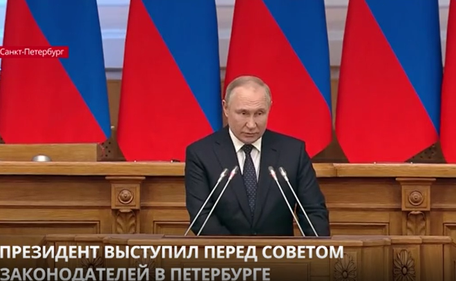 Владимир Путин выступил перед Советом законодателей в Петербурге