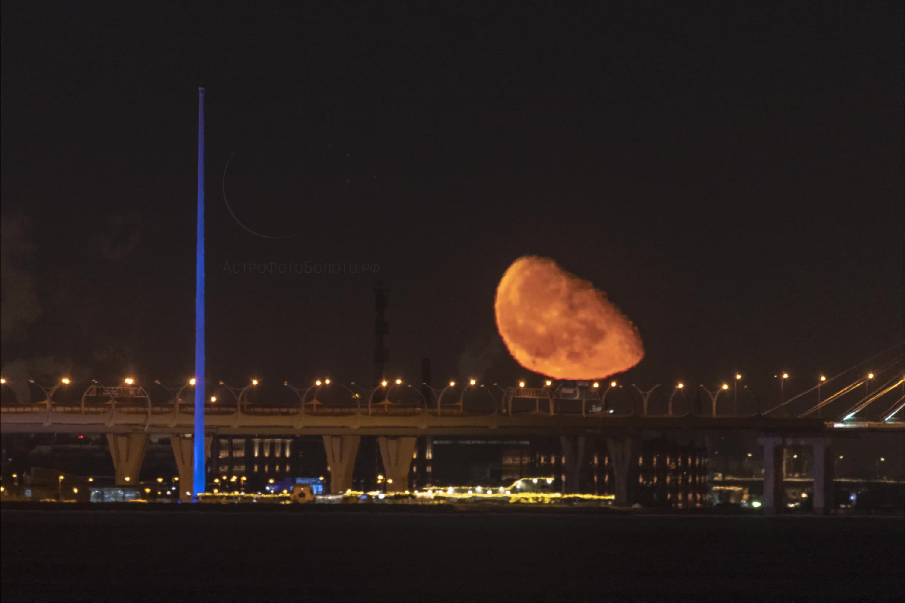 Кровавая Луна в Питере 2023. Огромная оранжевая Луна. Восход Луны. Огромная Луна в Питере.